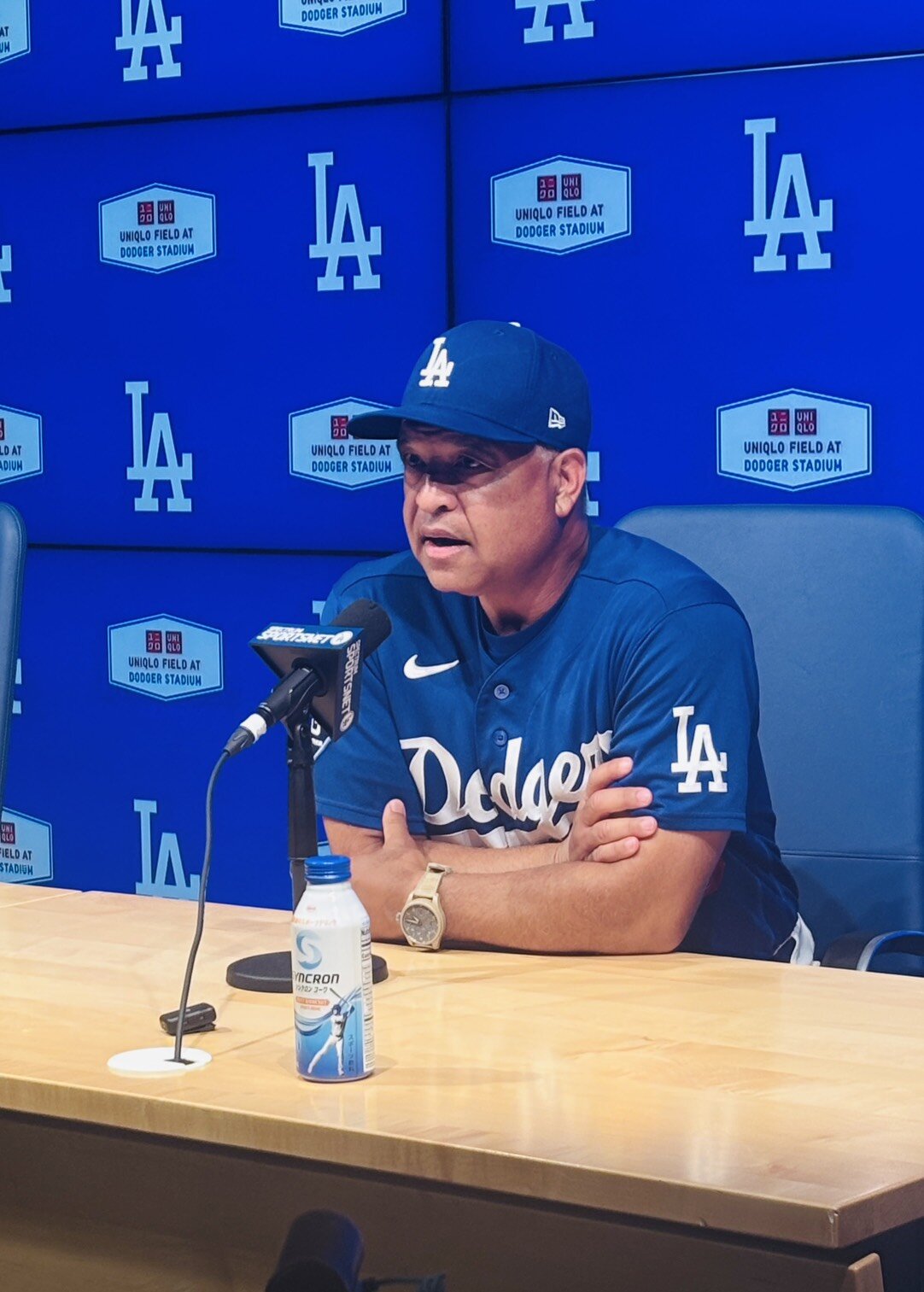 ブルワーズ戦前に会見するドジャースのデーブ・ロバーツ監督
