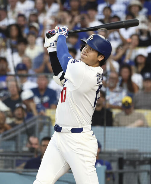 ブルワーズ戦の1回、中飛に倒れるドジャース・大谷=ロサンゼルス(共同)