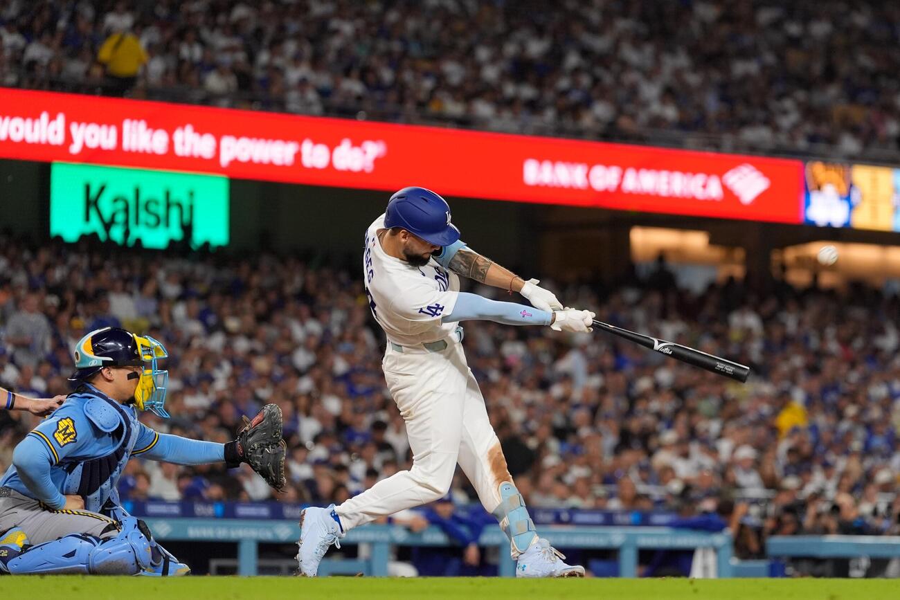 ブルワーズ戦5回、勝ち越し本塁打を放ったドジャースのアンディ・パヘス（AP）
