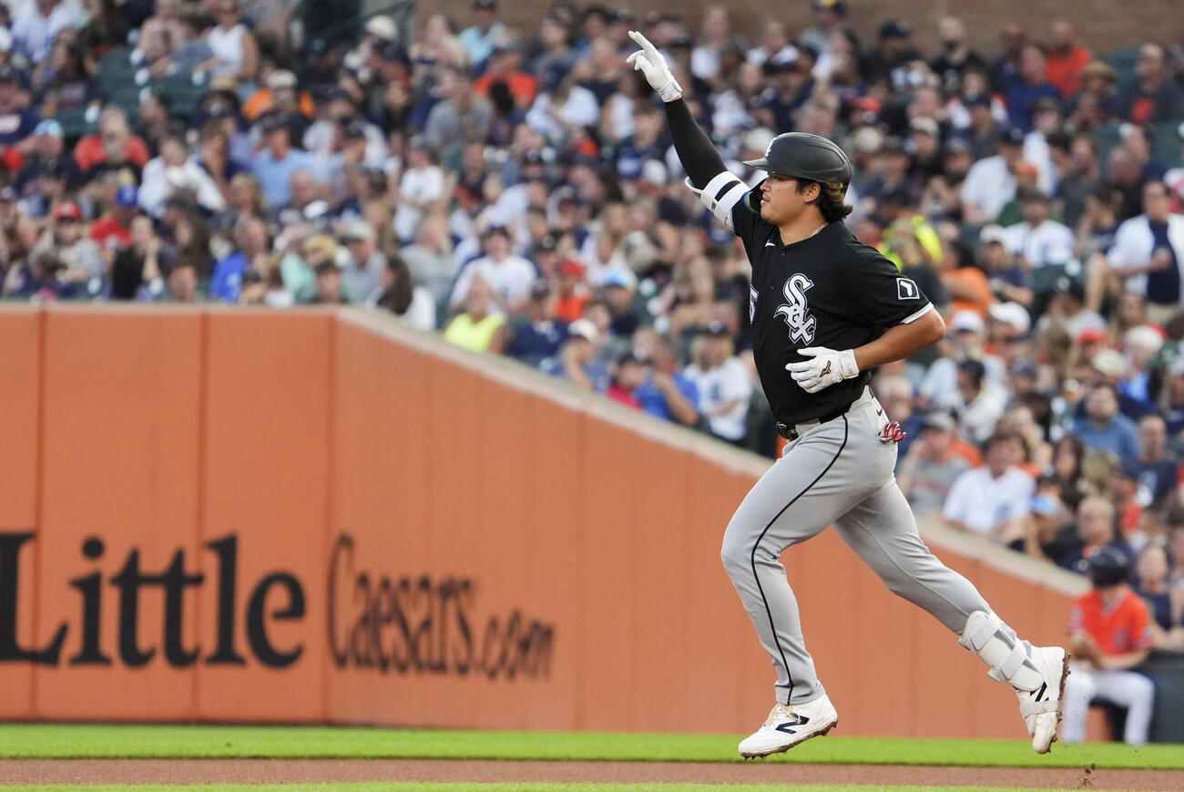タイガース戦の4回、27号ソロを放ち塁を回るホワイトソックス・村上＝デトロイト（MLB提供・ゲッティ＝共同）