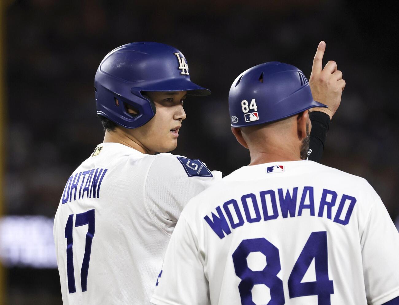 ブルワーズ戦の7回、四球で出塁したドジャース・大谷＝ロサンゼルス（共同）