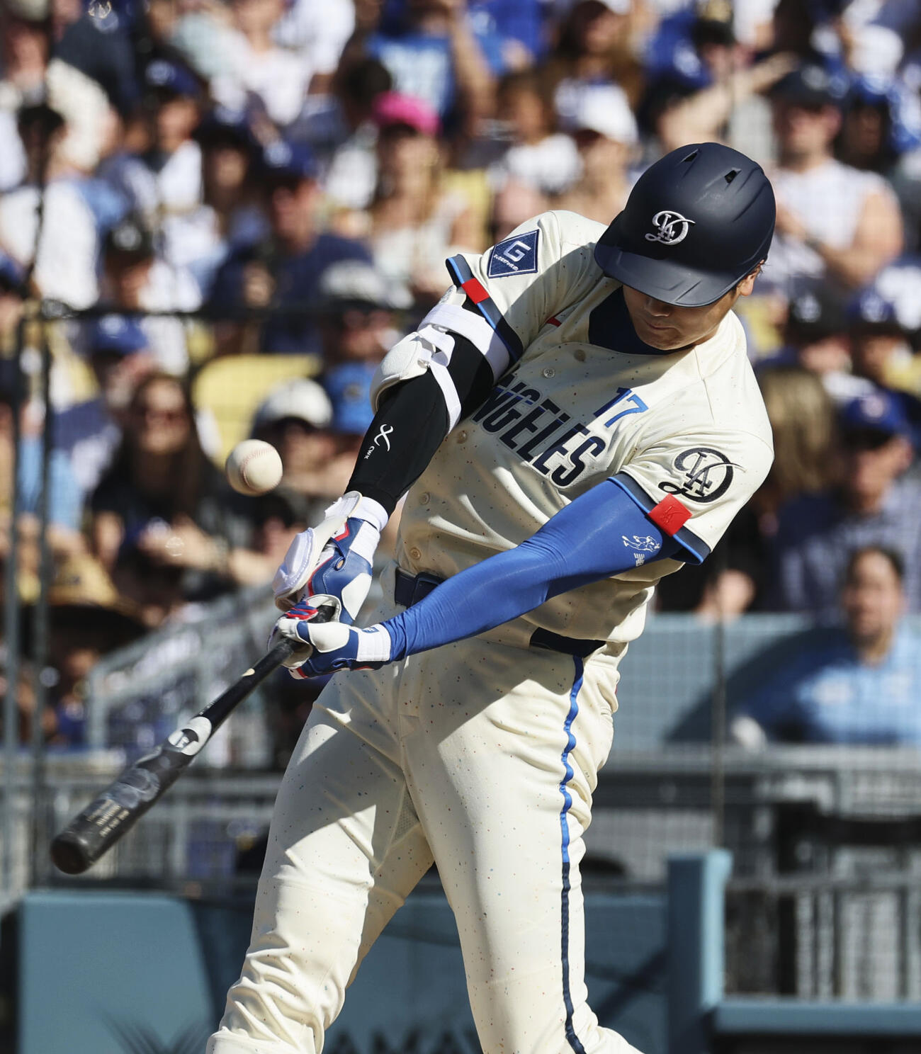 ブルワーズ戦の1回、三飛に倒れるドジャース・大谷＝ロサンゼルス（共同）