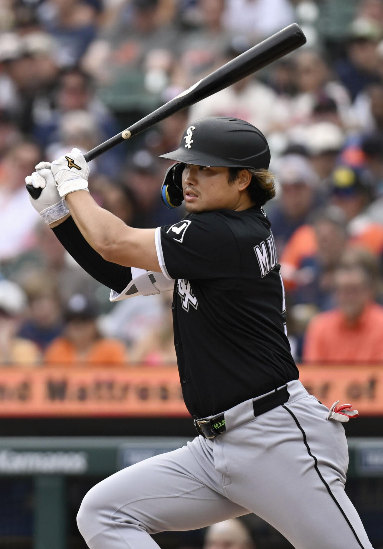 タイガース戦の3回、左中間に二塁打を放つホワイトソックス・村上＝デトロイト（共同）