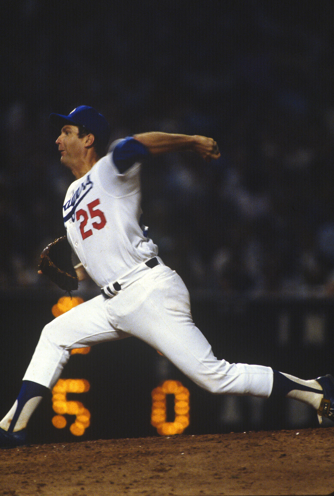 ドジャース時代に登板するトミー・ジョンさん＝1974年ごろ（ゲッティ＝共同）