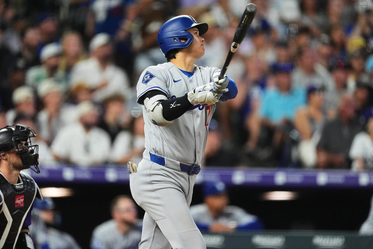 5回表、ロッキーズ菅野智之から28号ソロ本塁打を放ったドジャース大谷翔平（AP）