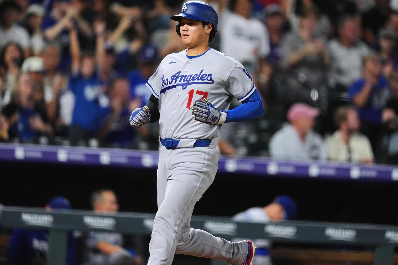 8回、フリーマンの二塁打で生還したドジャース大谷翔平（AP）