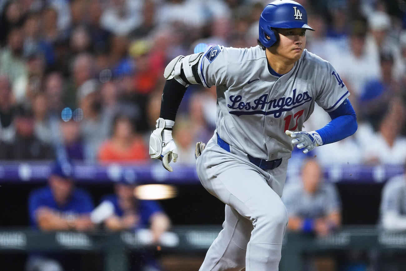 ロッキーズ戦の4回、一ゴロで走るドジャース大谷翔平（AP）