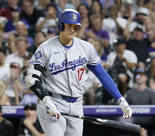 ロッキーズ戦の9回、空振り三振に倒れたドジャース・大谷=デンバー(共同)