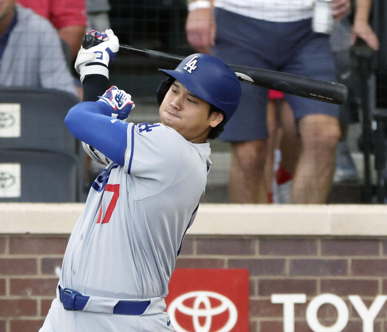 ロッキーズ戦の1回、二ゴロに倒れたドジャース・大谷＝デンバー（共同）