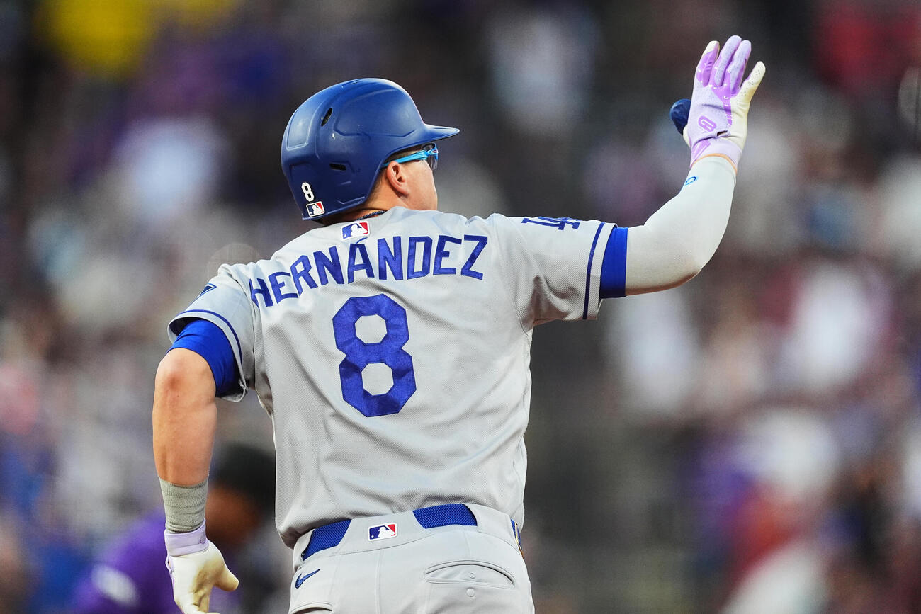 ロッキーズ戦4回、2ランを放ったドジャースのキケ・ヘルナンデス（AP）