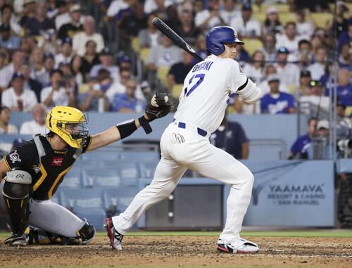 パイレーツ戦の7回、四球を選ぶドジャース・大谷=ロサンゼルス(共同)