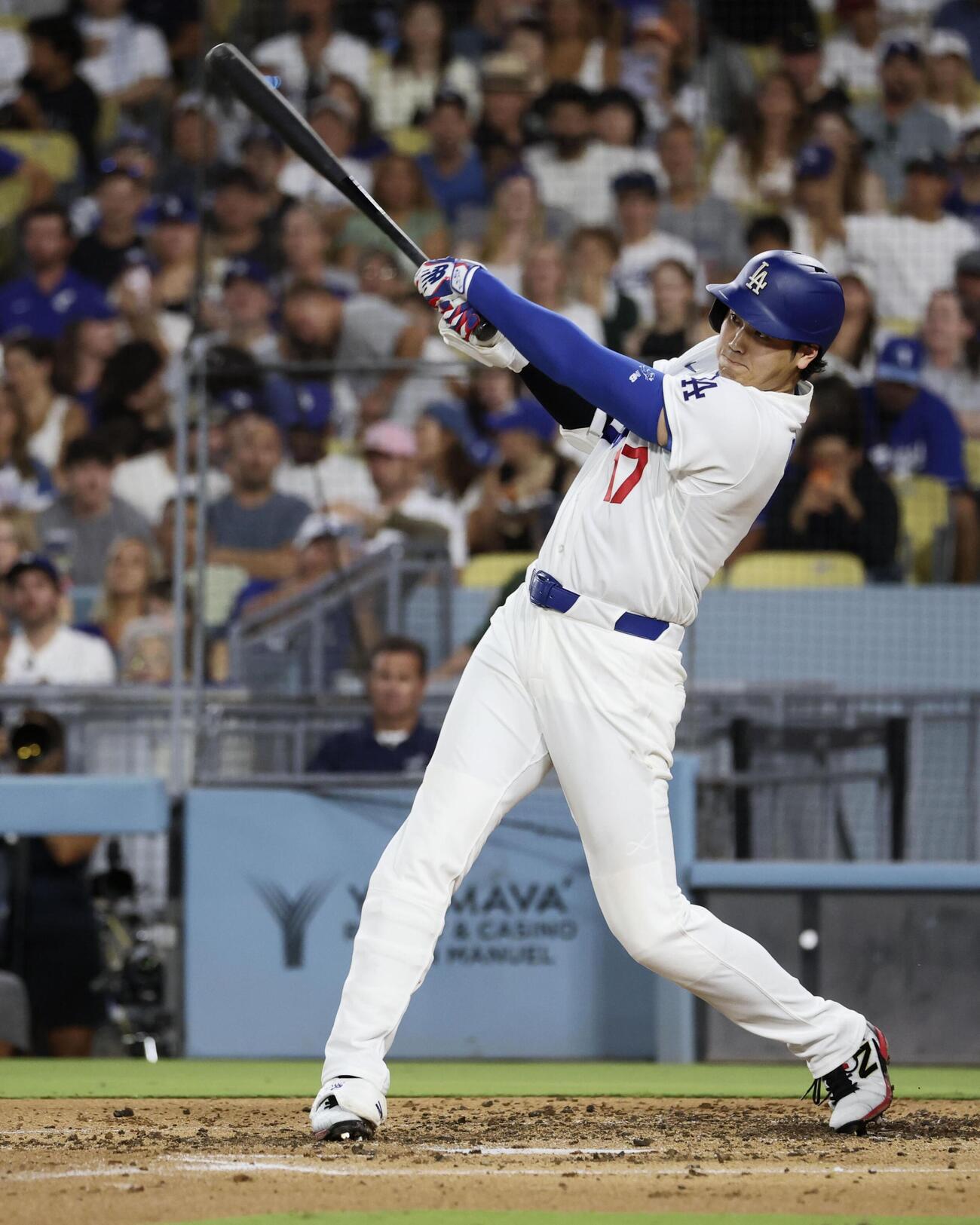 パイレーツ戦の3回、中前打を放つドジャース・大谷＝ロサンゼルス（共同）
