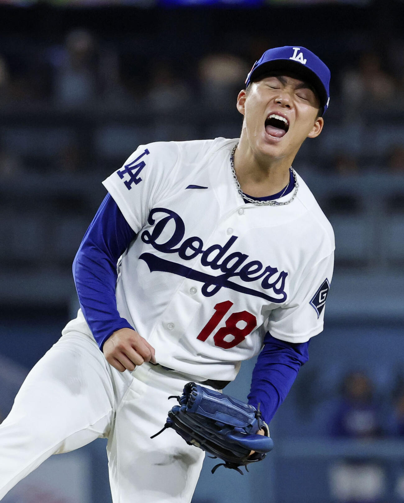 パイレーツ戦の6回、内野ゴロに打ち取り、声を上げるドジャース・山本＝ロサンゼルス（共同）