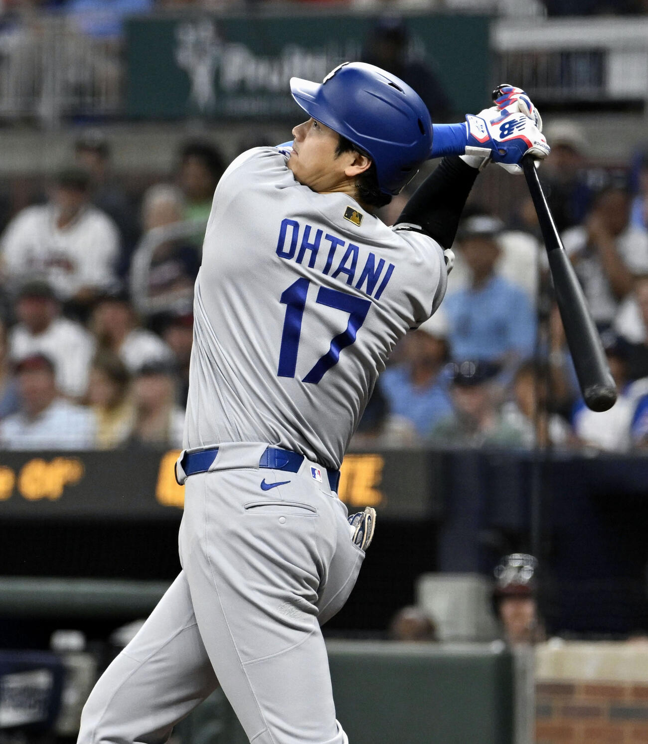 ブレーブス戦の4回、左飛に倒れるドジャース・大谷＝アトランタ（共同）