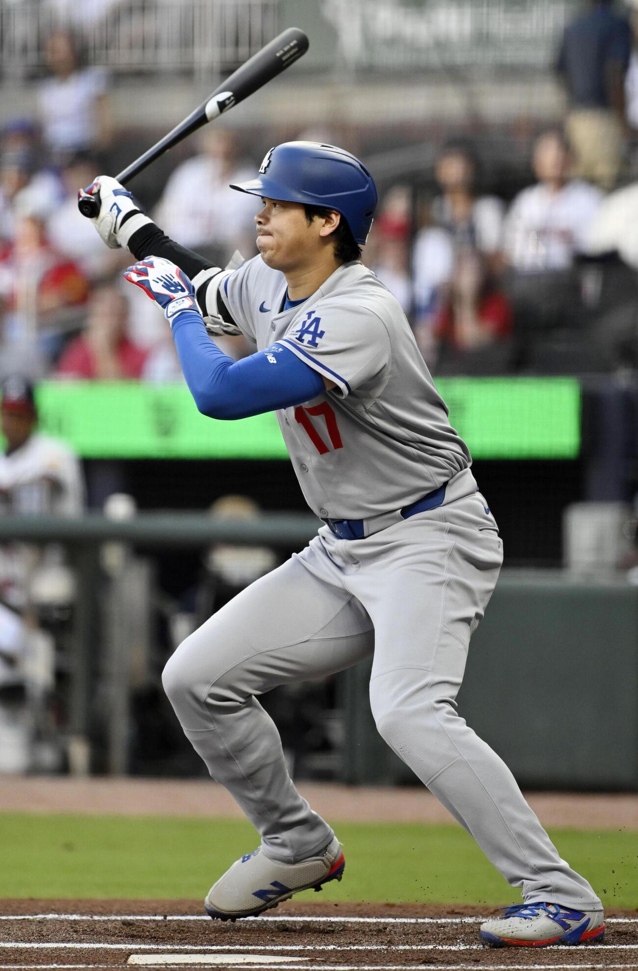 ブレーブス戦の1回、遊ゴロに倒れるドジャース・大谷＝アトランタ（共同）