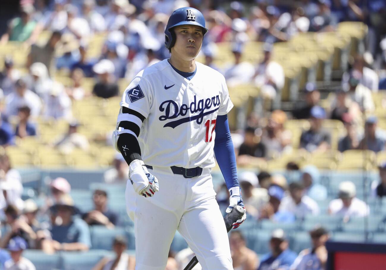 パイレーツ戦の3回、空振り三振に倒れたドジャース・大谷＝ロサンゼルス（共同）