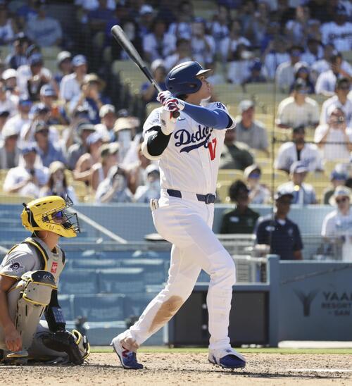 パイレーツ戦の7回、左飛に倒れるドジャース・大谷=ロサンゼルス(共同)