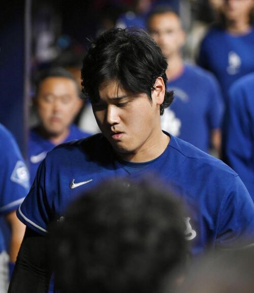 キャッチボールで調整するドジャース・大谷=アトランタ(共同)