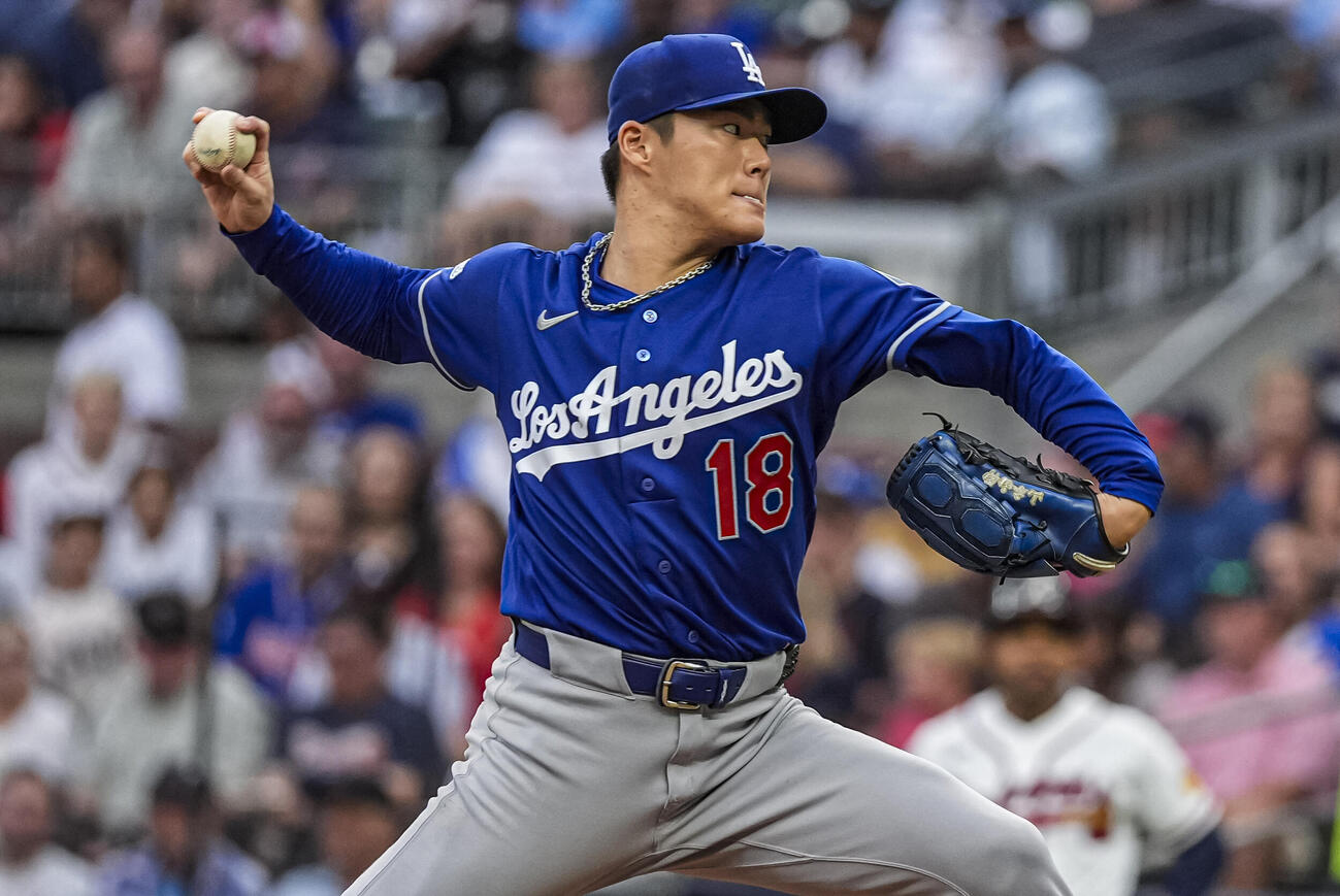 試合前、キャッチボールを行うドジャース大谷(AP)