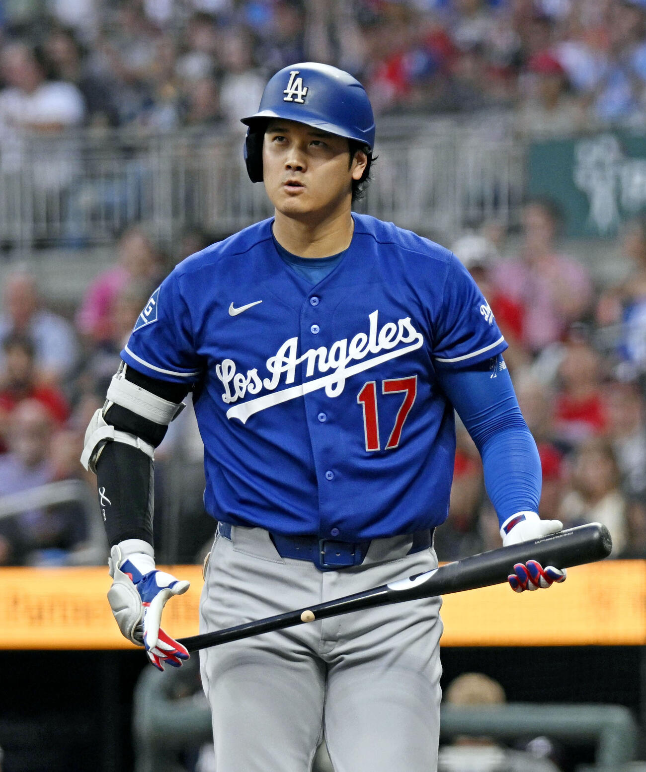 ブレーブス戦の3回、空振り三振に倒れたドジャース・大谷＝アトランタ（共同）