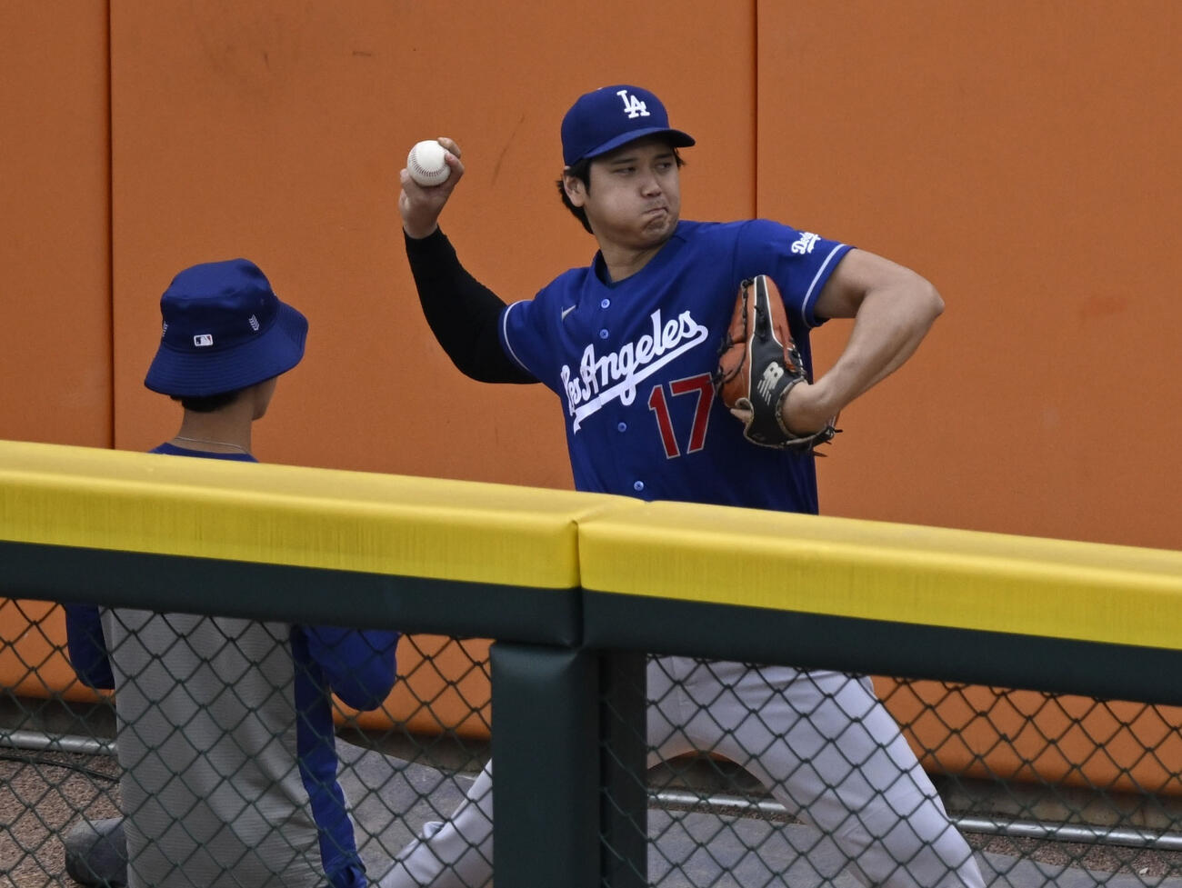 ブルペンで投球練習するドジャース・大谷＝デトロイト（共同）