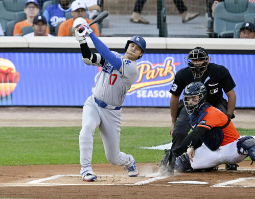タイガース戦の1回、空振り三振に倒れるドジャース・大谷=デトロイト(共同)