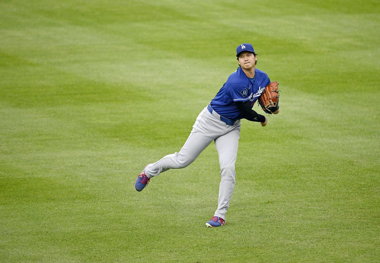 キャッチボールするドジャース・大谷＝デトロイト（共同）