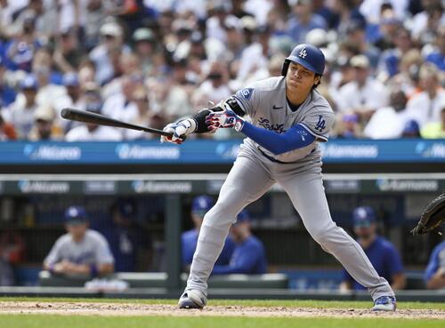 タイガース戦の8回、一直に倒れるドジャース・大谷=デトロイト(共同)