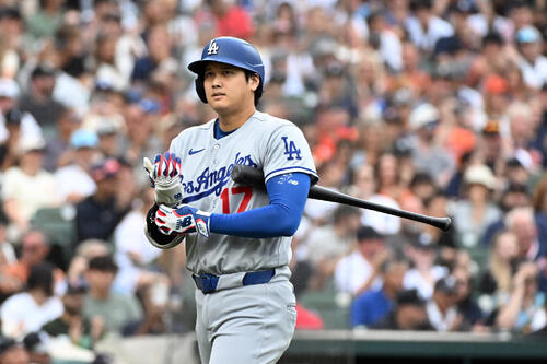 タイガース戦5回、三振に倒れベンチに下がるドジャース大谷(AP)
