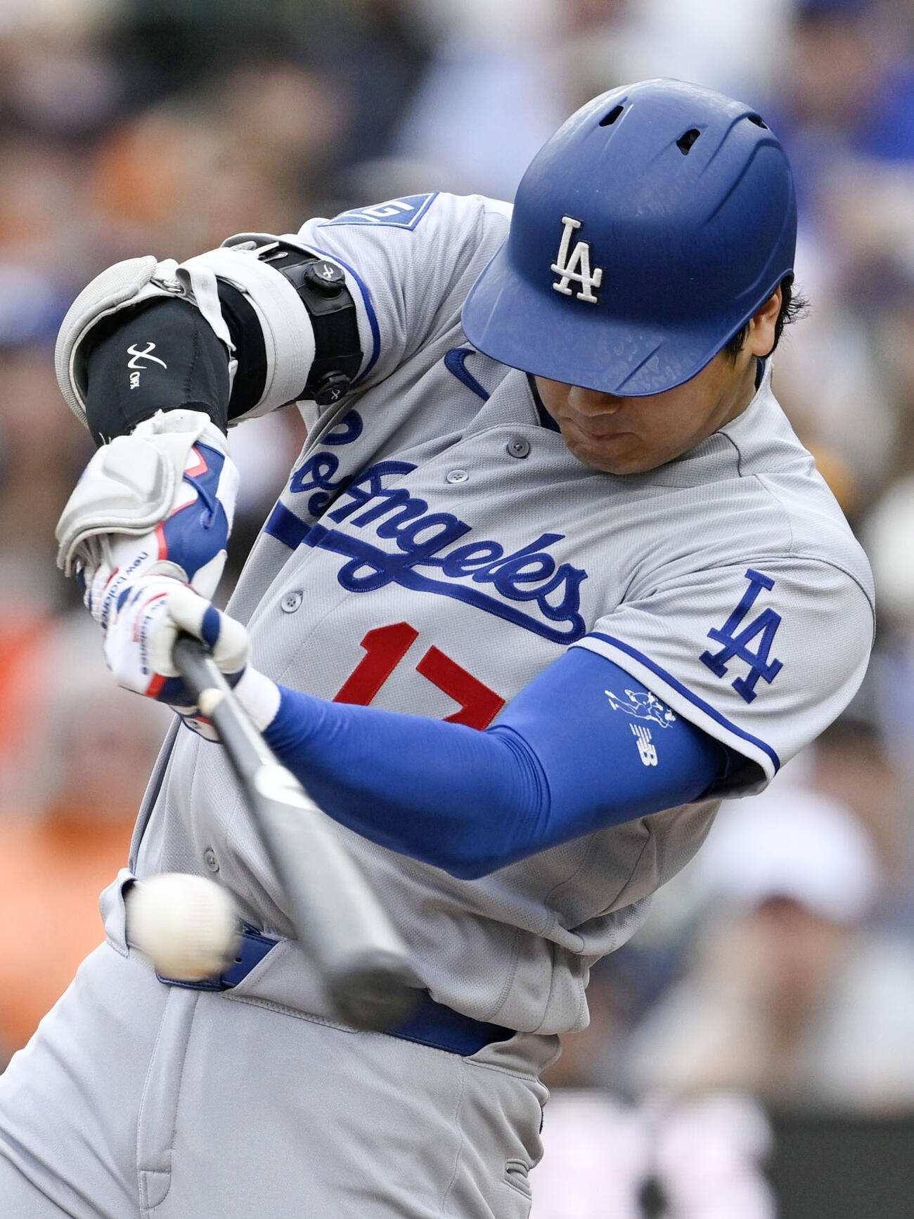 タイガース戦の5回、空振り三振に倒れるドジャース・大谷＝デトロイト（共同）
