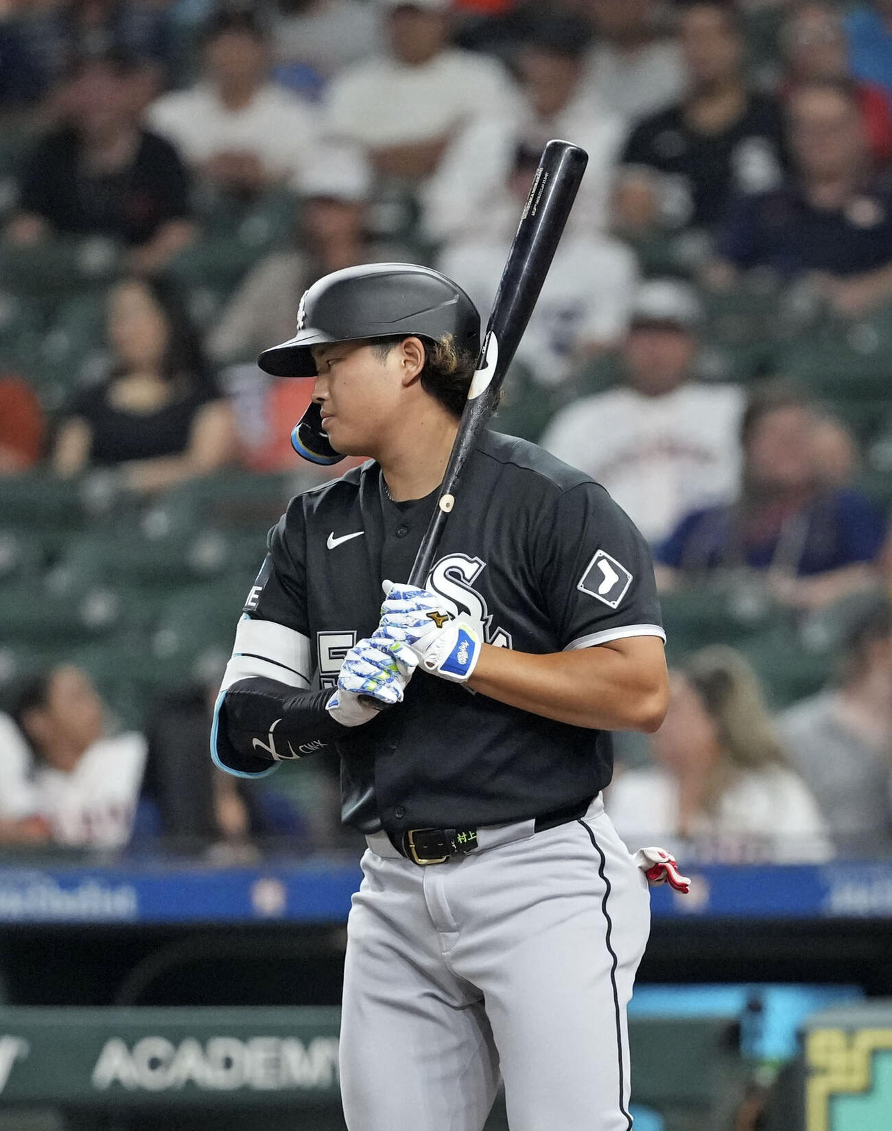 アストロズ戦の3回、四球を選ぶホワイトソックス・村上＝ヒューストン（共同）