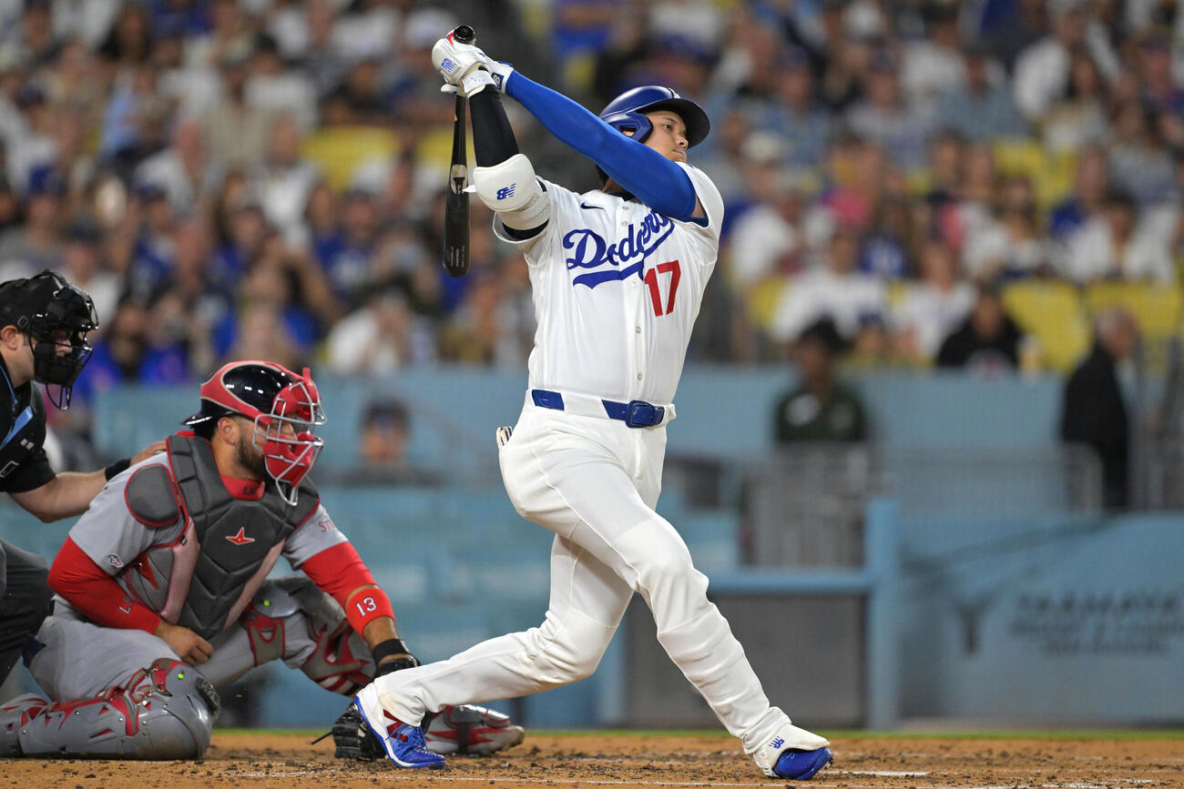 3回の第2打席でスイングするドジャース大谷（AP）