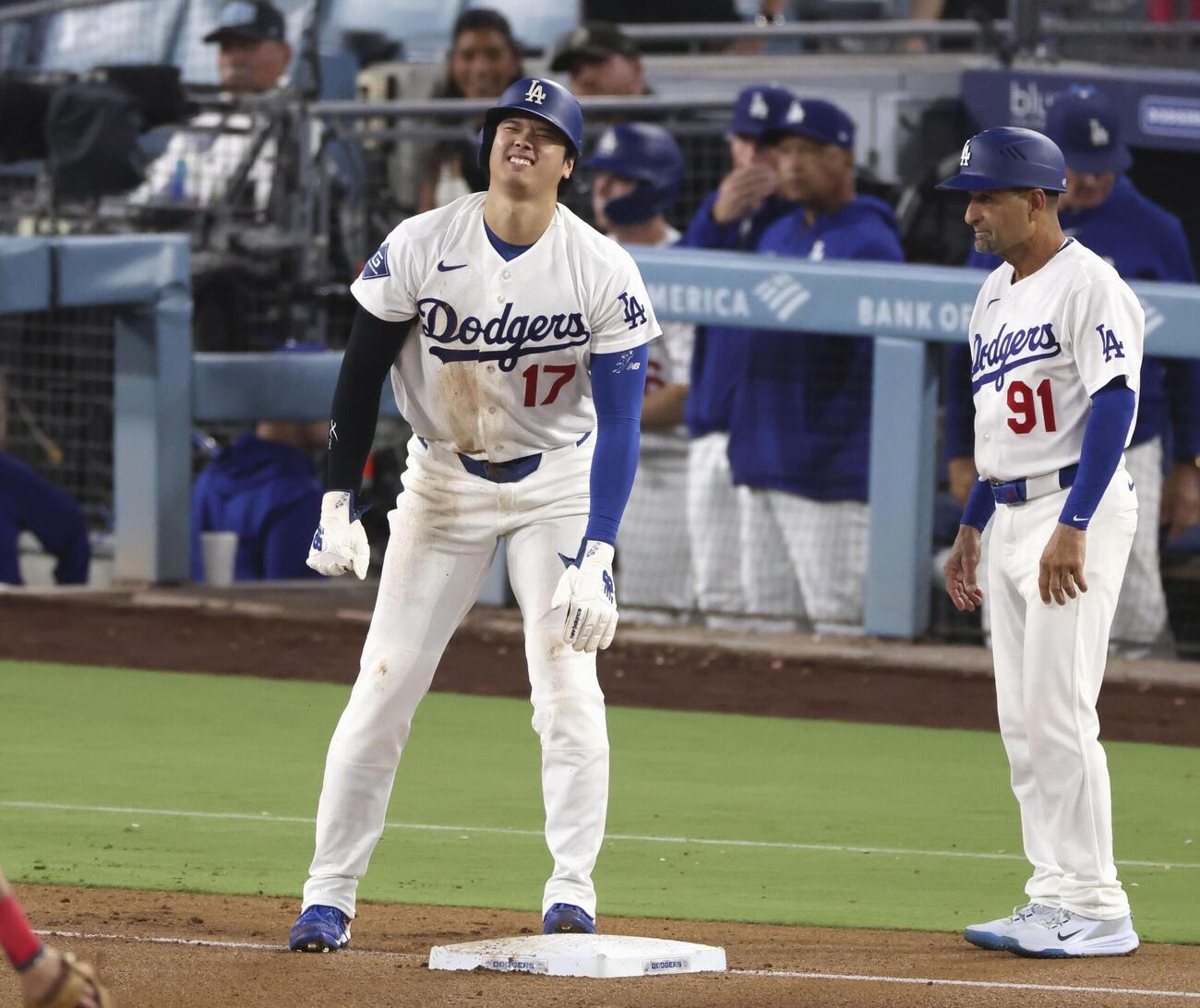 カージナルス戦の5回、ベッツの適時二塁打で三進したドジャース・大谷＝ロサンゼルス（共同）