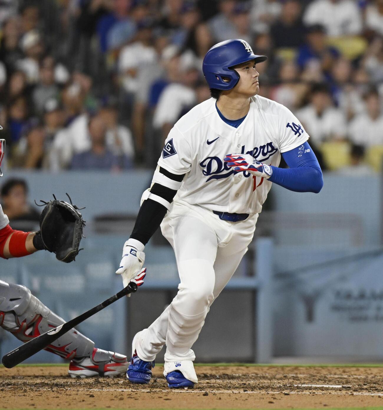 カージナルス戦の5回、中前打を放つドジャース・大谷＝ロサンゼルス（共同）