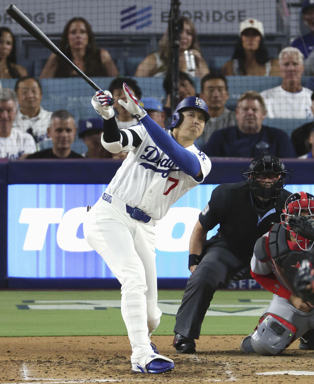 カージナルス戦の5回、中前打を放つドジャース・大谷＝ロサンゼルス（共同）