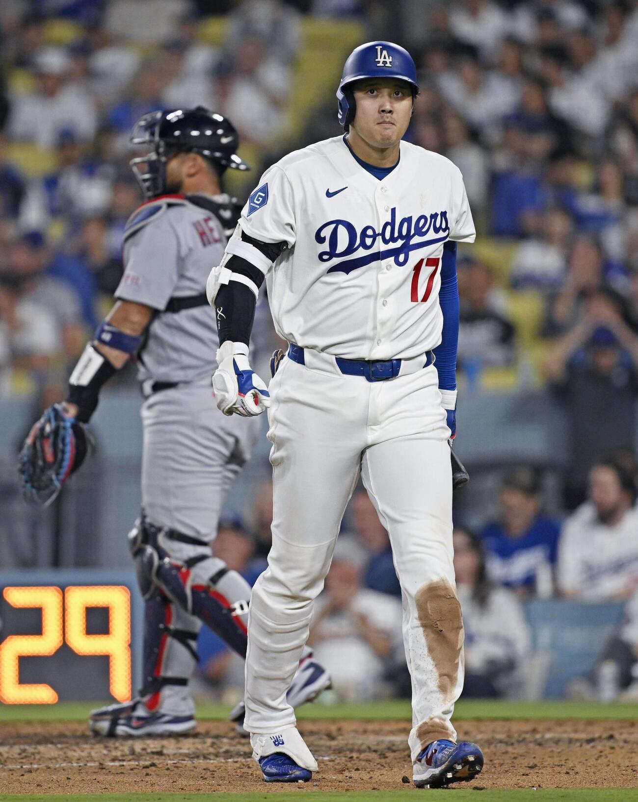 カージナルス戦の6回、空振り三振に倒れたドジャース・大谷＝ロサンゼルス（共同）
