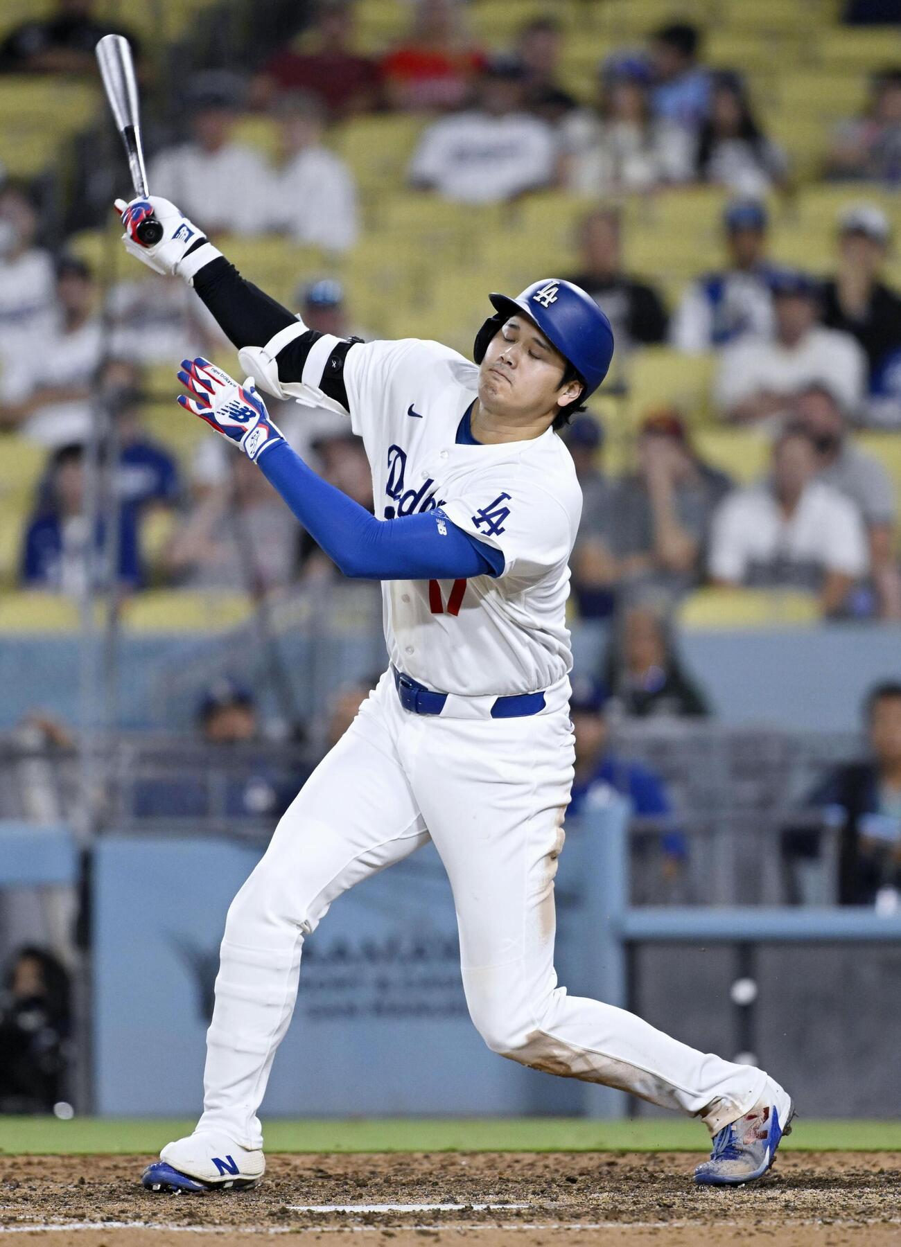 カージナルス戦の10回、空振り三振に倒れたドジャース・大谷＝ロサンゼルス（共同）