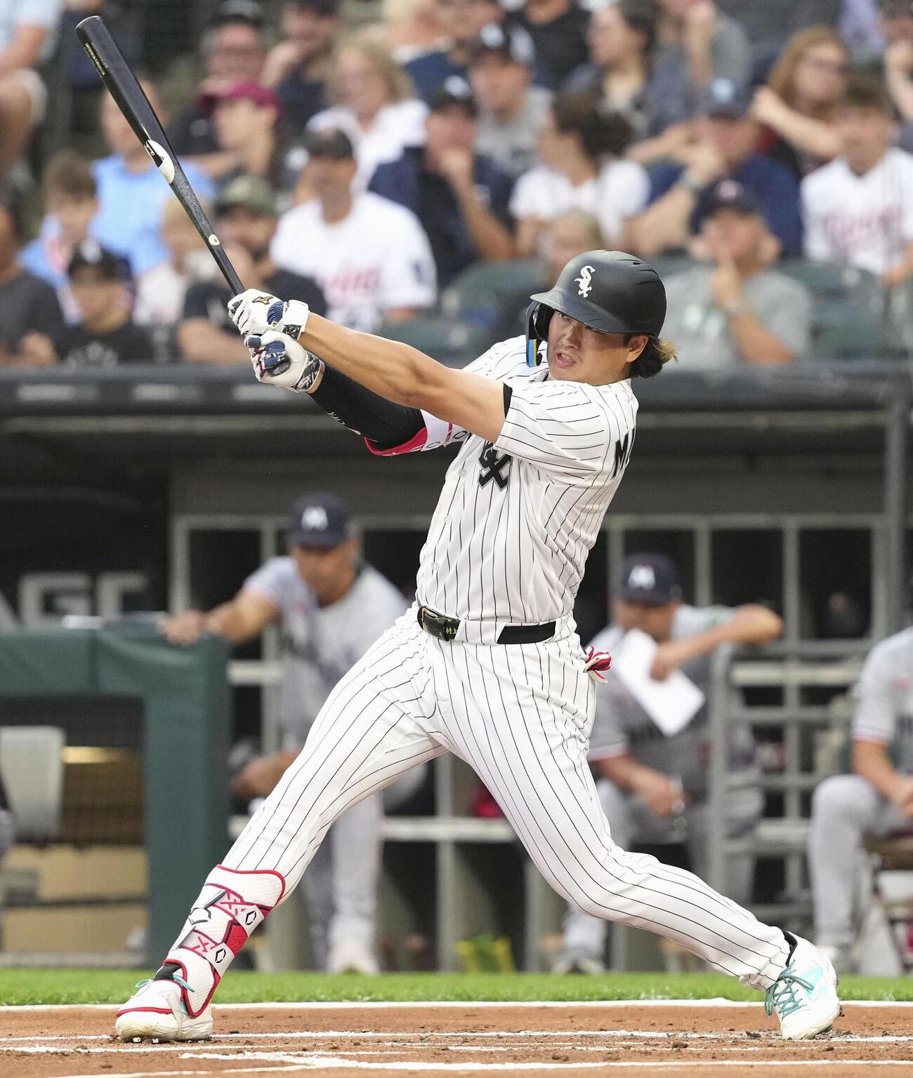 米大リーグ、ツインズ戦の1回、30号2ランを放つホワイトソックスの村上宗隆。日本選手のメジャー1年目での30本塁打は初めて（共同）