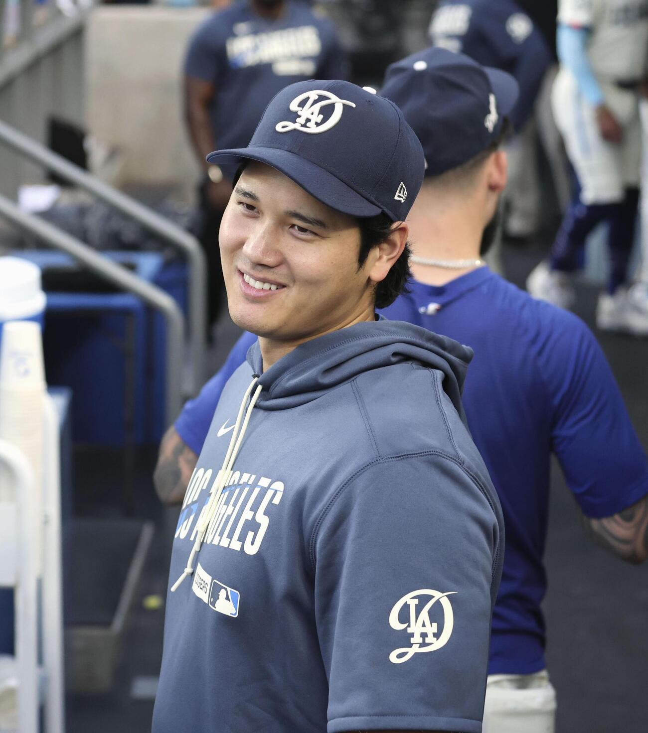 ナショナルズ戦の試合前、ベンチに姿を見せたドジャース・大谷＝ロサンゼルス（共同）