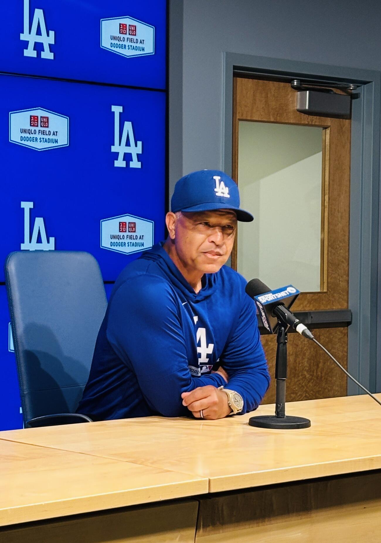 試合前に会見を行うドジャースのデーブ・ロバーツ監督