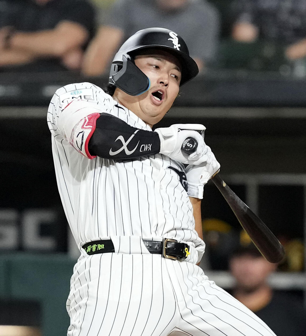 パイレーツ戦の6回、死球を受けるホワイトソックス・村上＝シカゴ（共同）