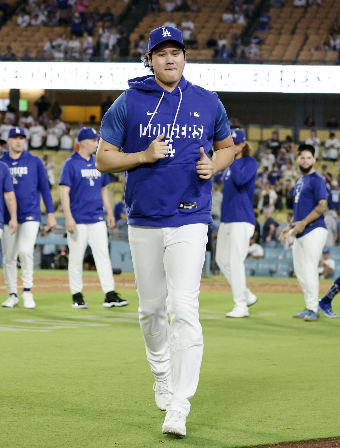 レッズに勝利し、引き揚げるドジャース・大谷＝ロサンゼルス（共同）