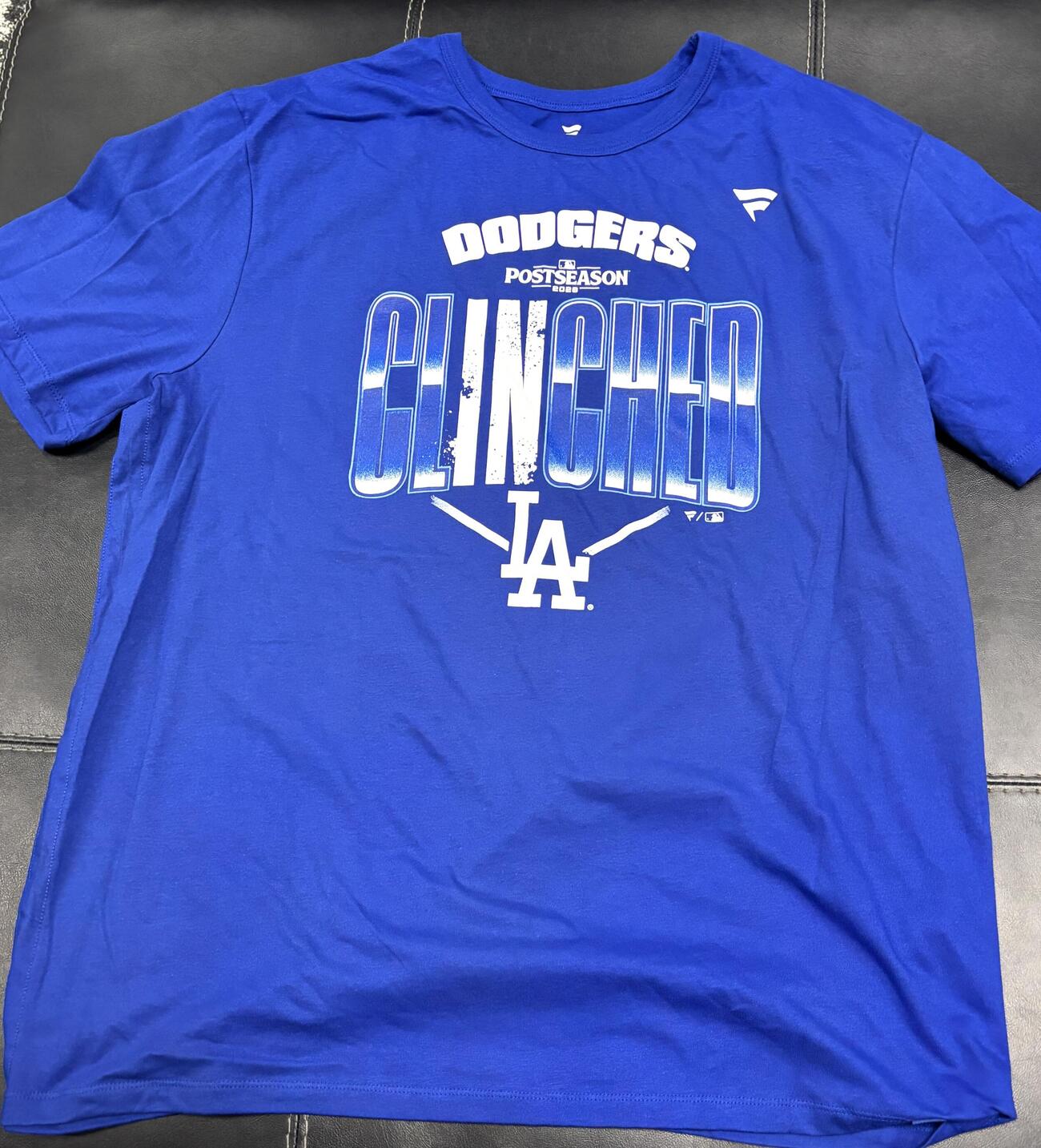14年連続のポストシーズン進出後、選手やコーチ、球団スタッフらに配られた記念Tシャツ