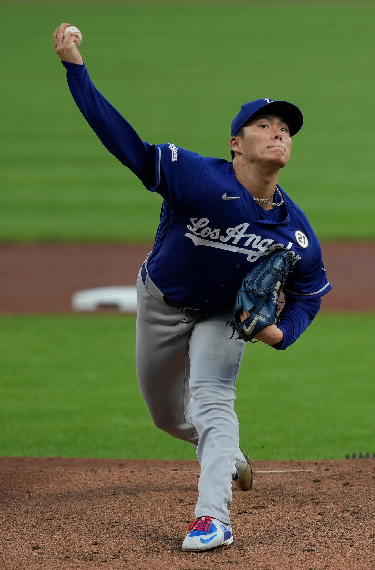 レッズ戦で力投するドジャース山本由伸（AP）
