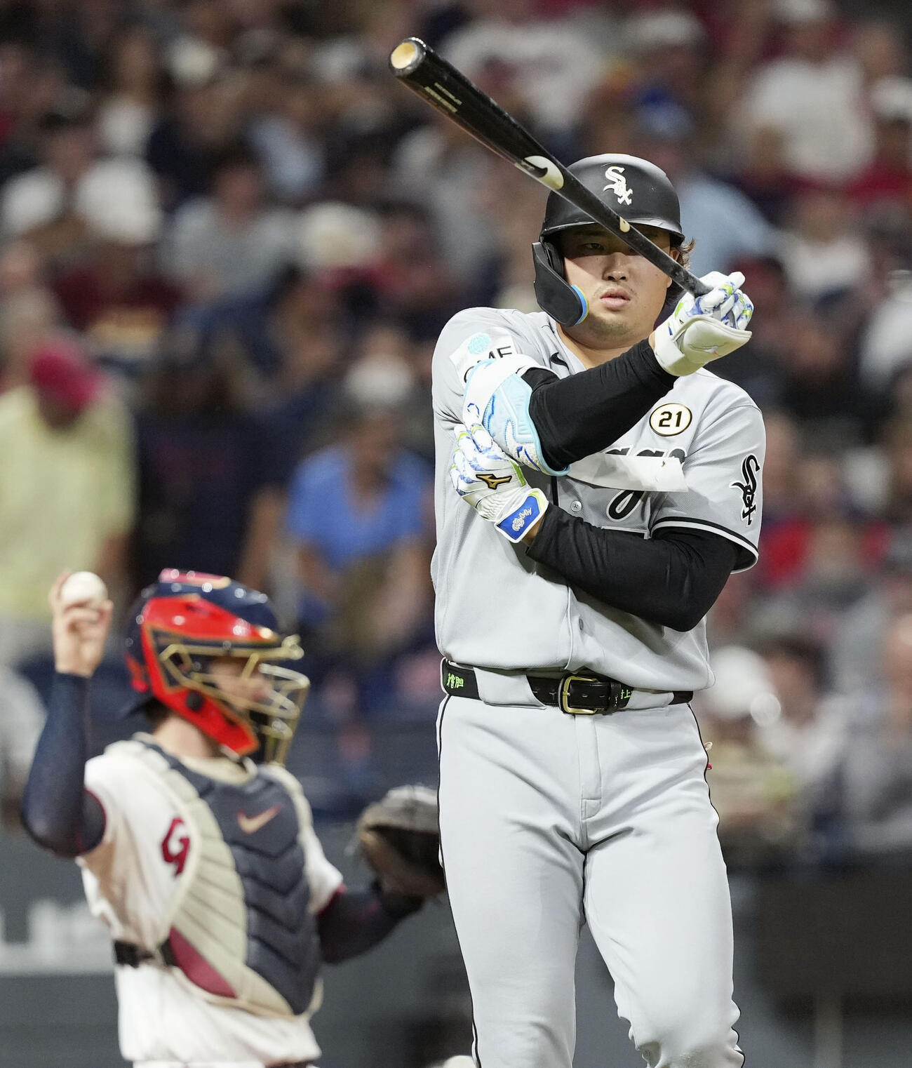 ガーディアンズ戦の5回、四球を選ぶホワイトソックス・村上＝クリーブランド（共同）