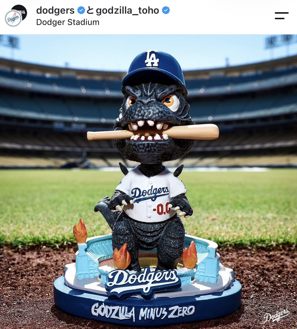 ドジャース公式インスタグラムアカウントが公開したゴジラとのコラボレーションボブルヘッド人形