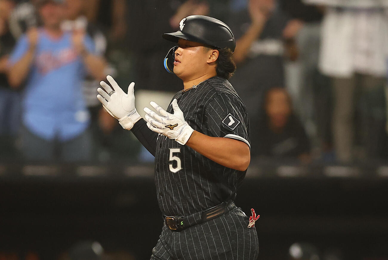 タイガース戦1回、32号3ランを放ち、歓喜するホワイトソックス村上宗隆（AP）