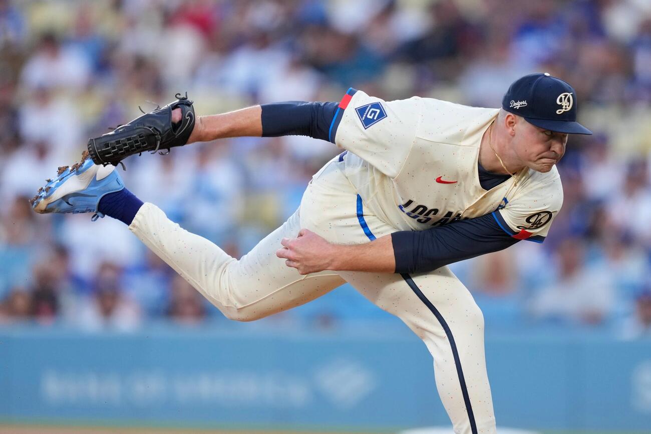 ジャイアンツ戦で力投するドジャースのスクバル(AP)