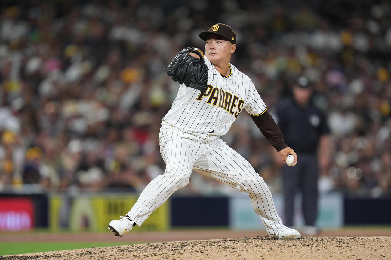 マーリンズ戦の7回に4番手で登板したパドレス松井裕樹（AP）
