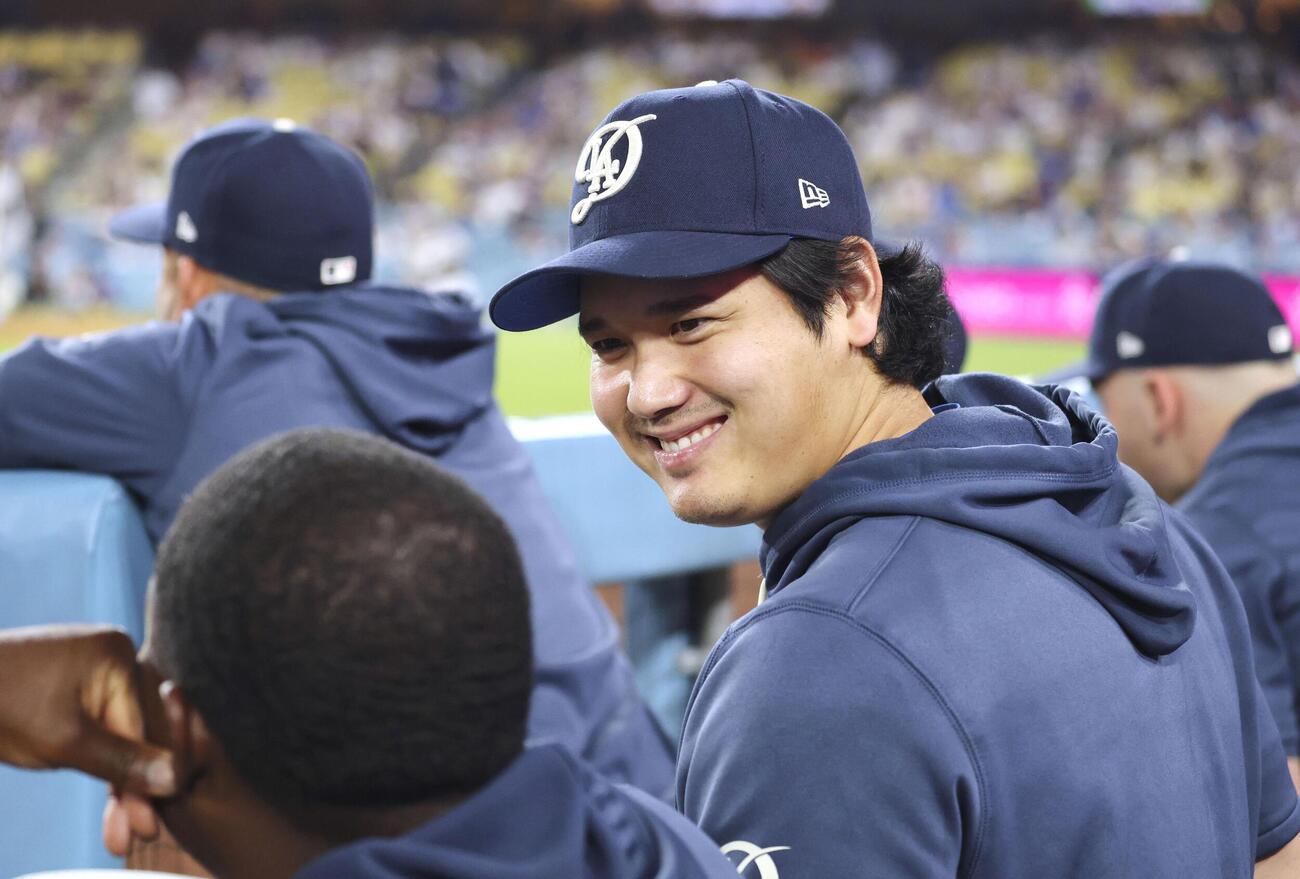 ジャイアンツ戦の9回、ベンチのドジャース・大谷＝ロサンゼルス（共同）